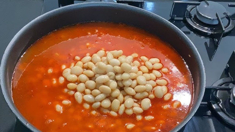 Son dönemde popüler oldu - Klasik kuru fasulye yemeğini unutturan tarif - Resim: 2