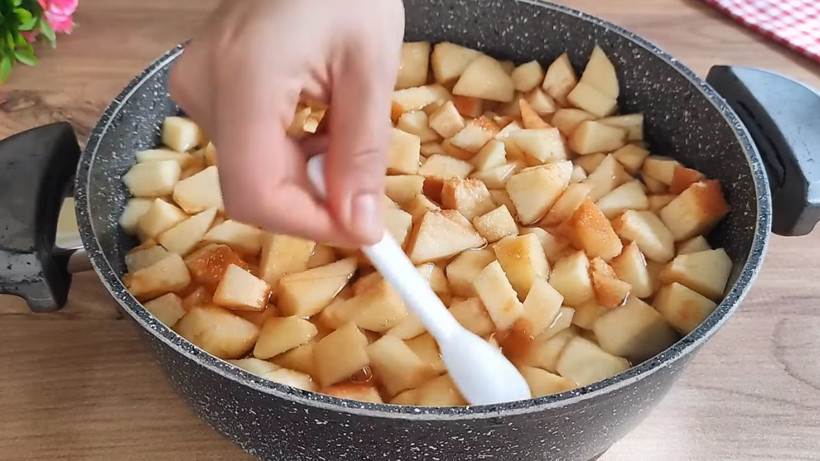 1 kaşık ekleyince tam kıvamında oluyor- Ayva reçelinin lezzetini katlayan tek malzeme - Resim: 4