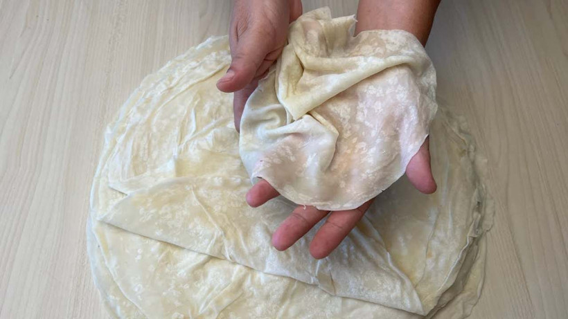 İnce yufka açamıyor musunuz? 1 kaşık eklendiğinde yufka zar gibi açılıyor ve daha lezzetli oluyor - Resim: 1