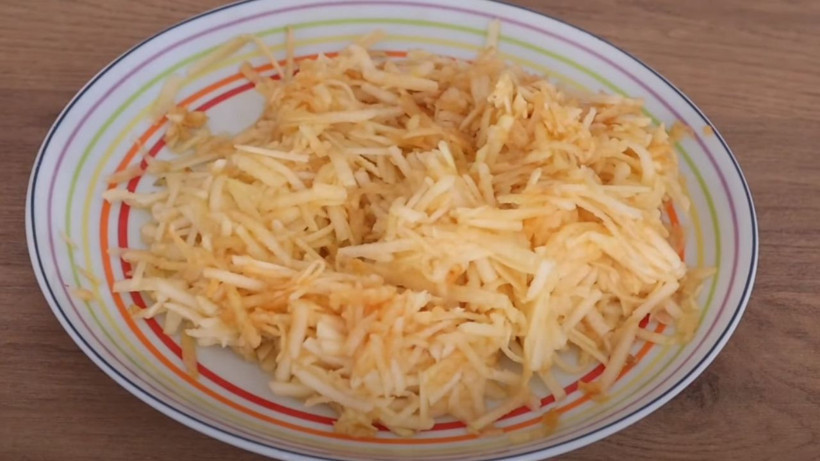 Elmalı turtanın lezzetini arşa çıkaran malzeme* Pastane ustaları hala sır gibi saklıyor - Resim: 4