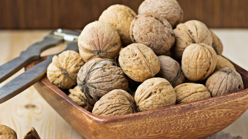 Ceviz kırmanın püf noktası* 1 saniye beyin gibi çıkıyor - Resim: 3