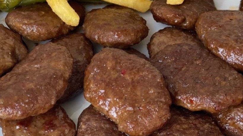 38 yıllık köfteci, kasap köfteye lezzet katan tüyoyu paylaştı! Köfte asla sönmüyor ve kayış gibi olmuyor - Resim: 2