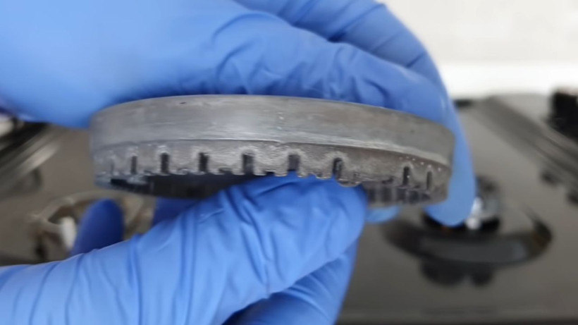 Kararmış ocak gözlerini ayna gibi yapıyor. Ocakta leke bırakmayan temizlik sırrı - Resim: 1