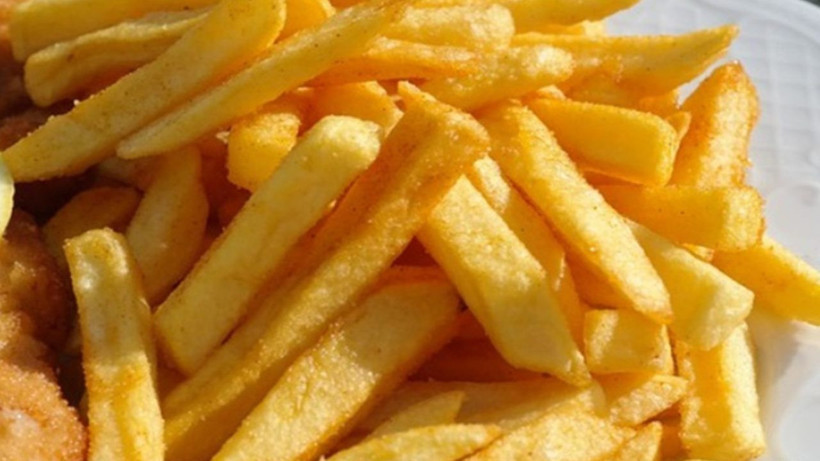 Tencereye yapışmıyor ve yağ çekmiyor! Patates böyle kızartılırsa çıtır çıtır oluyor - Resim: 1