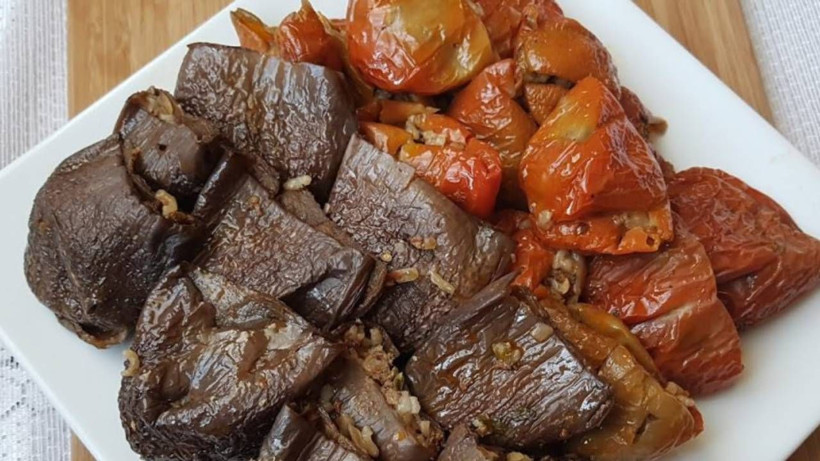 Çoğu kişi bu teknikten habersiz. Kuru patlıcan dolmasının iyi pişmesini sağlayan aşçılık sırrı - Resim: 1