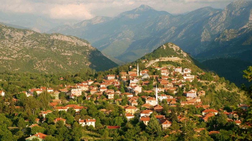 Emeklilikte en çok tercih edilen 4 köy! Valizini alan akın akın göç ediyor - Resim: 1