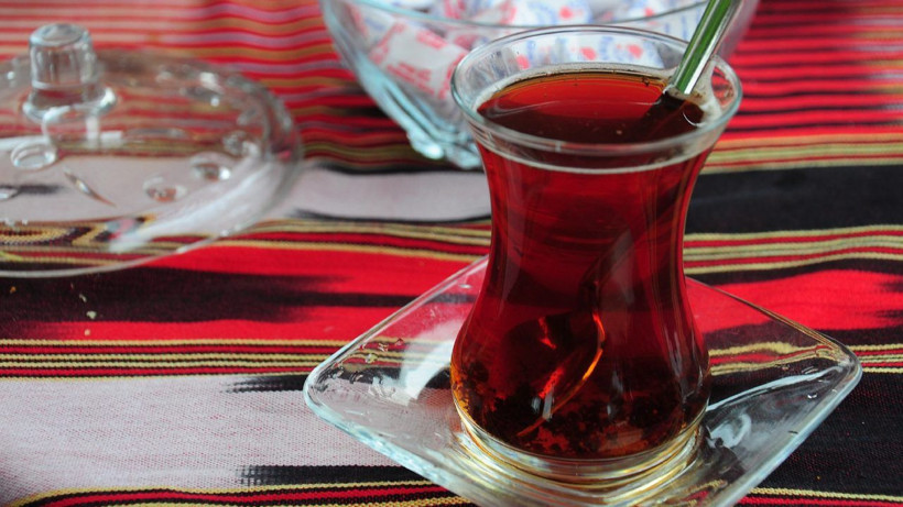 Çay demlerken yapılan hata! Çayın acımasına ve  demir gibi tat bırakmasına yol açıyor - Resim: 4