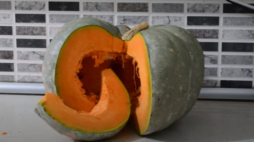 Bal kabağını meğer böyle soymalıymışız - Pazar esnafı soymadan önce bu işlemi yapıyor - Resim: 1