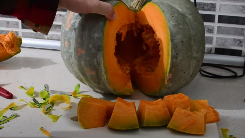 Bal kabağını meğer böyle soymalıymışız - Pazar esnafı soymadan önce bu işlemi yapıyor - Resim: 2