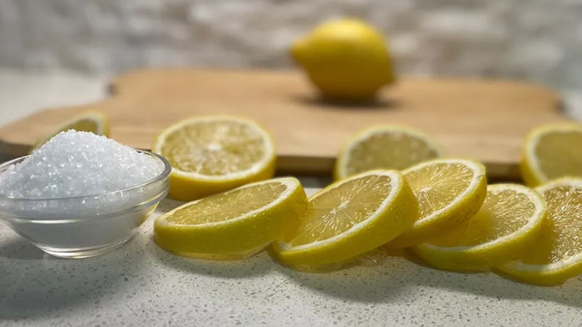 Yatmadan önce başucunuza tuzlu limon koyun. Herkesin mustarip olduğu derde deva oluyor - Resim: 1