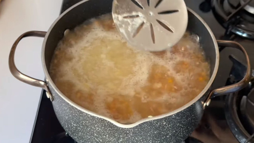 Sırrı falan yokmuş - Lokanta usulü mercimek çorbası için tencereye eklemelisiniz - Resim: 4