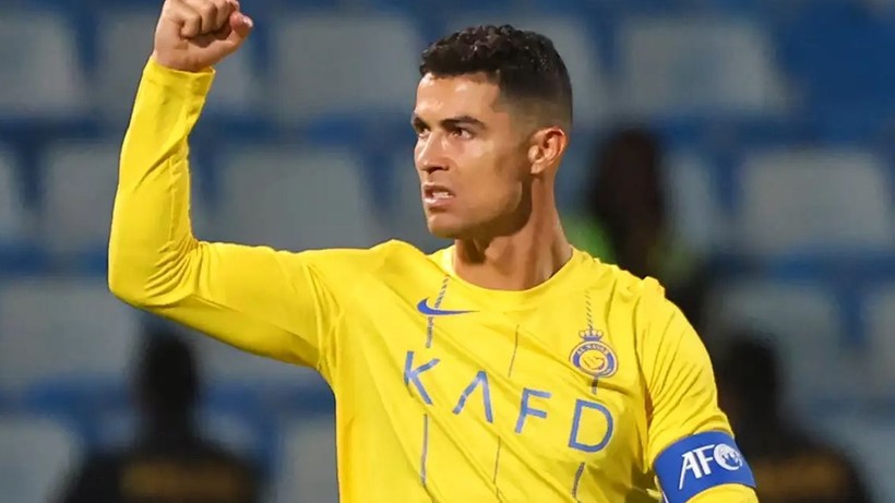Cristiano Ronaldo kariyerinde hiç bu kadar utanmamıştı! Şampiyonluk kutlamaları sırasında olay - Resim: 1