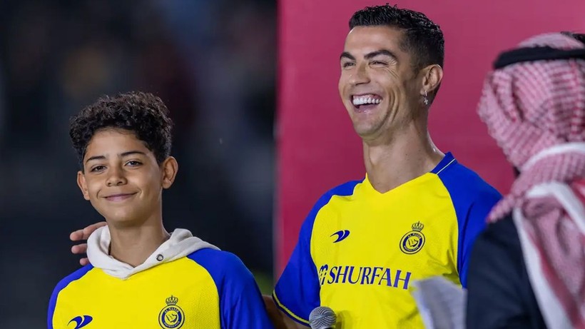 Cristiano Ronaldo kariyerinde hiç bu kadar utanmamıştı! Şampiyonluk kutlamaları sırasında olay - Resim: 2