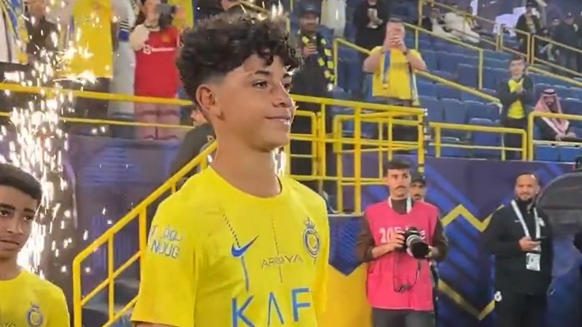 Cristiano Ronaldo kariyerinde hiç bu kadar utanmamıştı! Şampiyonluk kutlamaları sırasında olay - Resim: 4