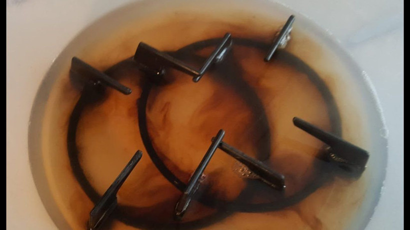 Kir ve pas tutmuş ocak gözlerini elmas gibi parlatan doğal yöntem - Deterjan ve çamaşır suyunu unutun - Resim: 3