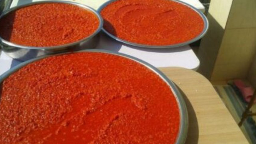 Salçanın pamuklanmasını önleyen öneri- 1 kaşık sürseniz bile yetiyor. - Resim: 2