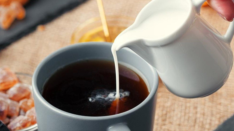 Çaya 1 kaşık ekleyince acılığını alıyor ve lezzetini katlıyormuş! İngilizler de böyle içiyor - Resim: 1