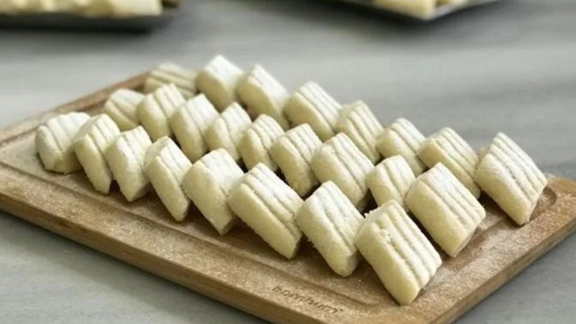 Kıyır kıyır un kurabiyesi böyle oluyor; Hamura eklemeniz gereken malzeme - Resim: 4