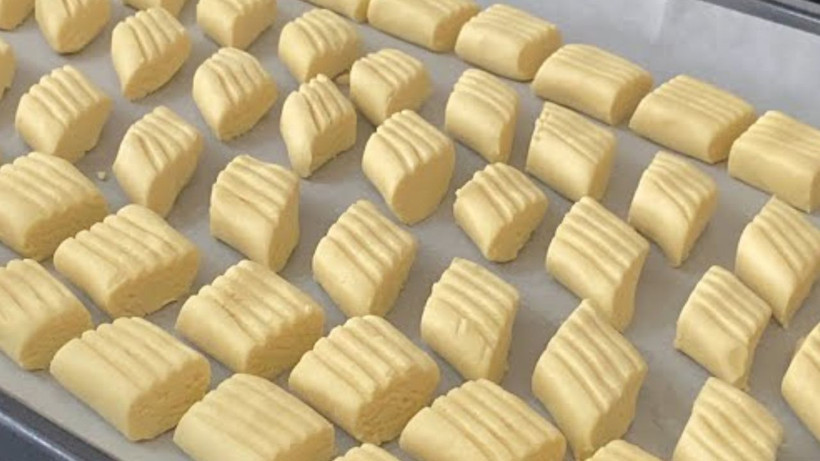 Kıyır kıyır un kurabiyesi böyle oluyor; Hamura eklemeniz gereken malzeme - Resim: 2