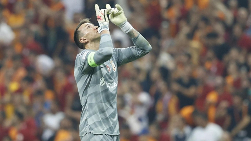 Ailesi İstanbul’u terk etti.. Galatasaray’da bir efsane daha gidiyor - Resim: 1