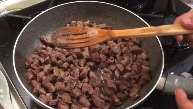 Kırmızı et kavururken bunları yapmıyorsanız lezzeti unutun! 45 yıllık aşçının pişirme tüyosu - Resim: 3