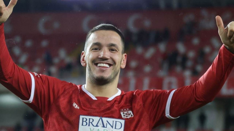 Ve Beşiktaş'tan kimsenin beklemediği transfer; Süper ligin ilginç santrforunu takıma katıyor - Resim: 1