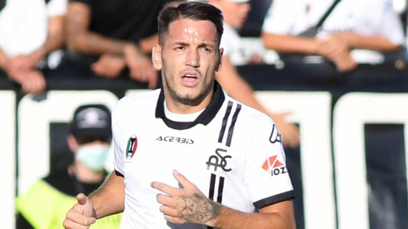 Ve Beşiktaş'tan kimsenin beklemediği transfer; Süper ligin ilginç santrforunu takıma katıyor - Resim: 2