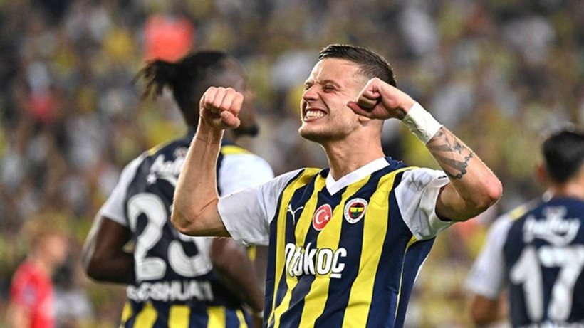 Fenerbahçe kupadan elendi faturası o isme kesildi; Gelen transfer teklifi kabul edildi! - Resim: 2