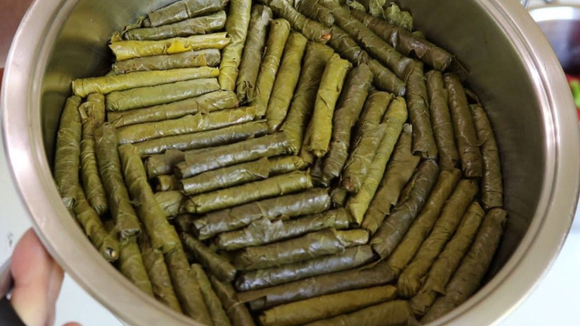 Saatlerinizi boşa harcamayın; Yaprak sarmanın pamuk gibi olmasını sağlayan malzeme… - Resim: 1