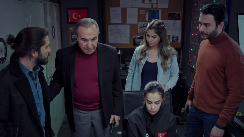 Arka Sokaklar dizisinden gelen haber şoka uğrattı; Bir dönem daha erken bitti - Resim: 4