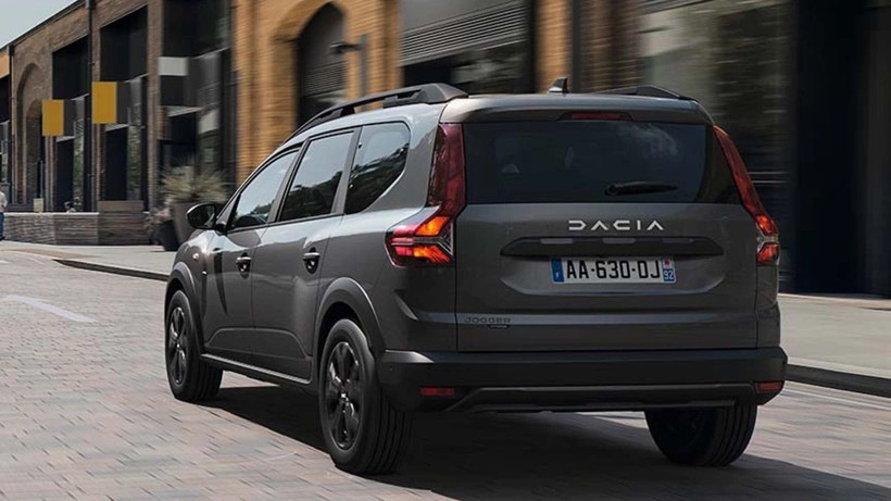 Hem 7 kişilik hem de SUV modelin fiyatı düştü; Dacia Mart ayında resmen çıldırdı - Resim: 3