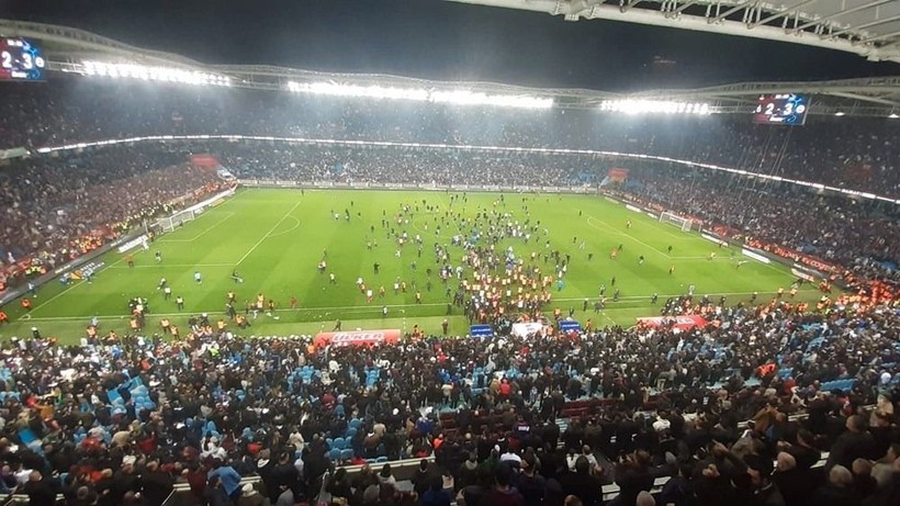 Trabzonsporlu Denswill tek tek anlattı! Hollanda basınına bütün detayları paylaştı: Böyle zehirli bir atmosfer... - Resim: 4