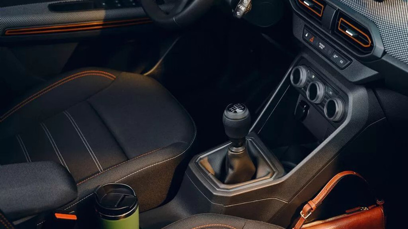 Dacia bu modeli 923 bin liradan satmaya başladı; Fiyat listesi ay başında değişecek - Resim: 2