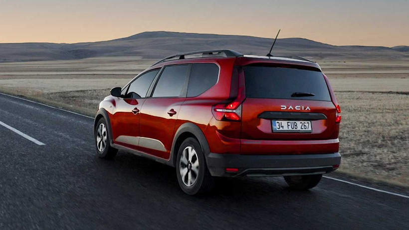 Dacia Nisan ayında en dip seviyeye çekti! 7 kişilik SUV model resmen bedava oldu - Resim: 2