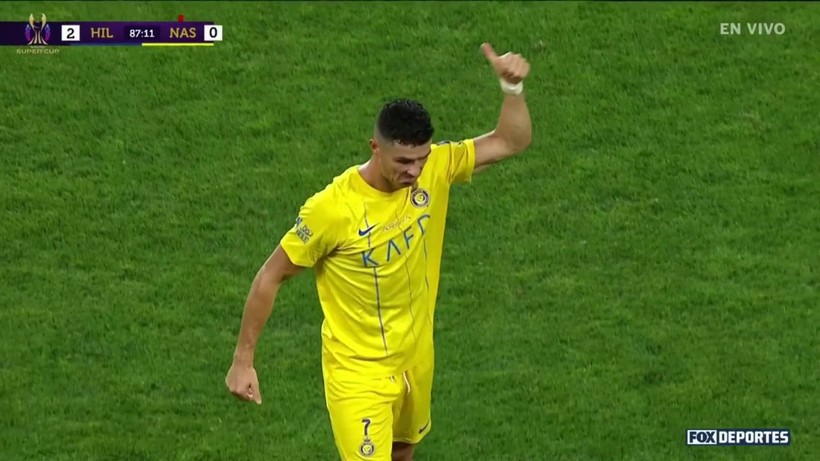 Ronaldo sinirlerine hakim olamadı! Sahanın ortasında maçın hakemine yumruk... - Resim: 3