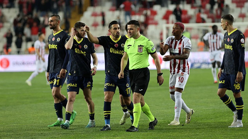 Fenerbahçe'de İsmail Kartal dönemi sona erdi; Futbolcuların hepsi resti çekti - Resim: 1