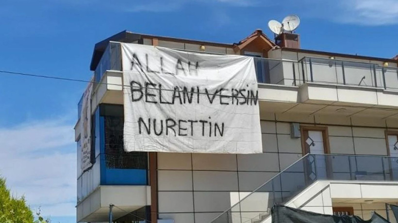 Binaya bu pankartı astı ortalık yıkıldı! Herkes birbirine göndermeye başladı - Resim: 2