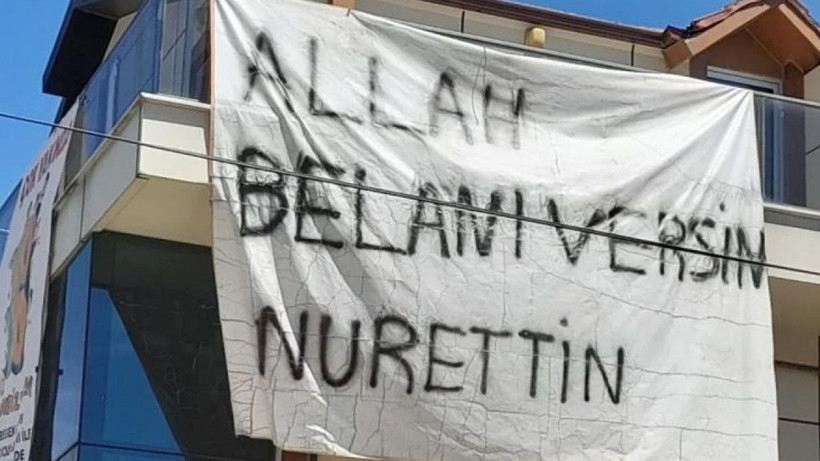 Binaya bu pankartı astı ortalık yıkıldı! Herkes birbirine göndermeye başladı - Resim: 3