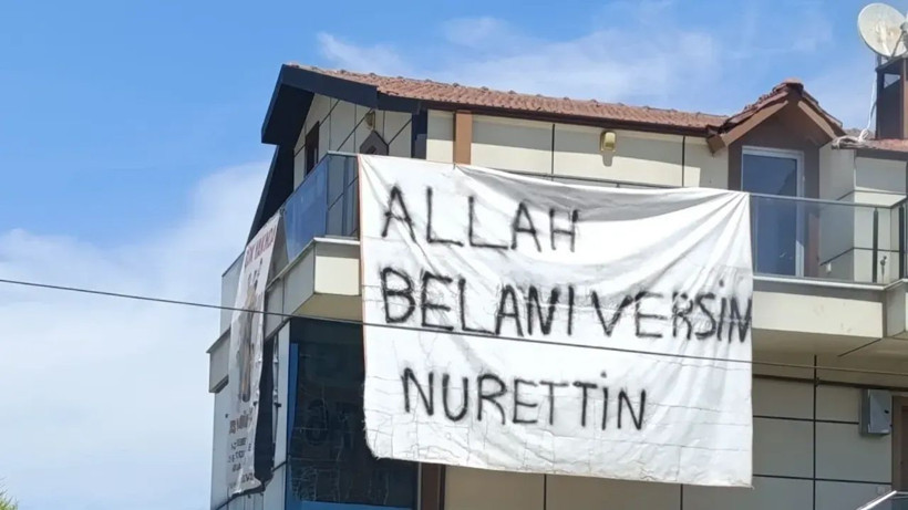 Binaya bu pankartı astı ortalık yıkıldı! Herkes birbirine göndermeye başladı - Resim: 4