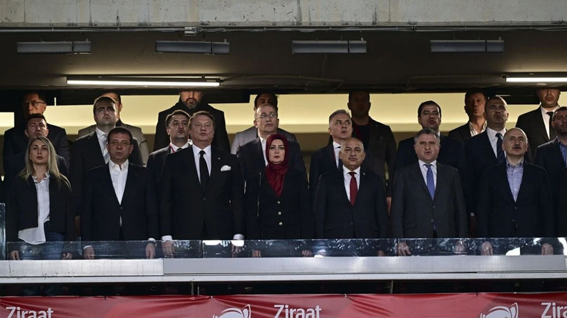 Beşiktaş maçında büyük kriz çıktı! İBB Başkanı Ekrem İmamoğlu zor tuttu - Resim: 1