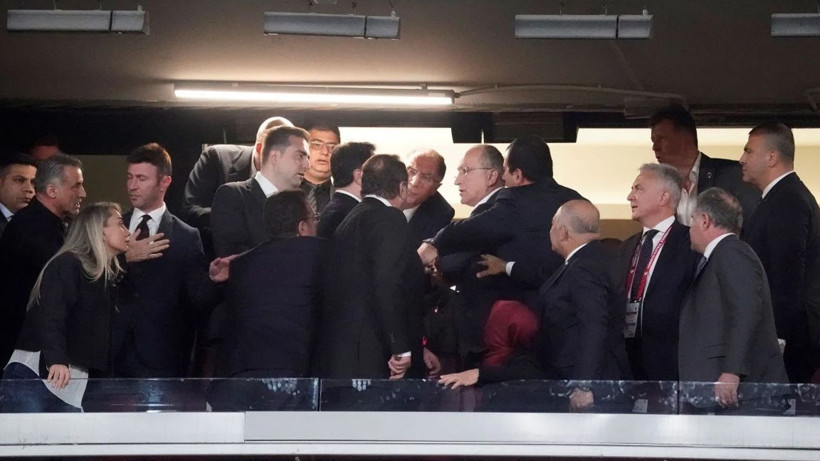 Beşiktaş maçında büyük kriz çıktı! İBB Başkanı Ekrem İmamoğlu zor tuttu - Resim: 3