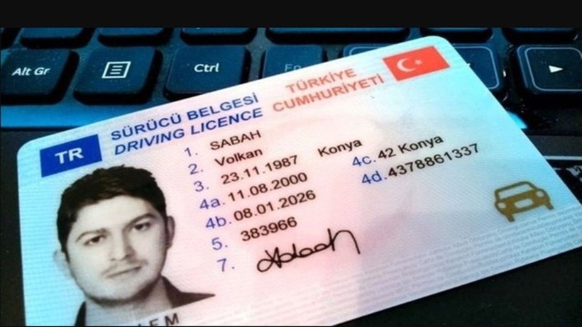 Eski tip ehliyetlerin kullanım süresi yıl sonunda doluyor… Yenilemeyenler ne kadar ceza ödeyecek? - Resim: 2