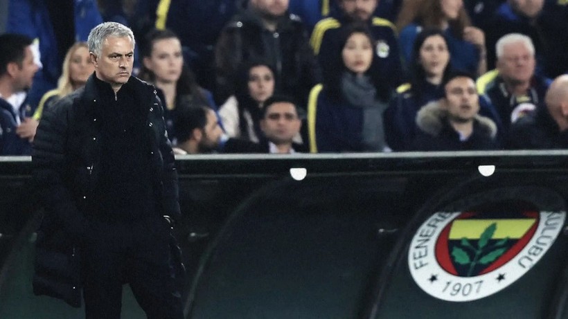 Jose Mourinho o futbolcu ile birbirine girdi; Fenerbahçe’de ortalık karıştı - Resim: 2