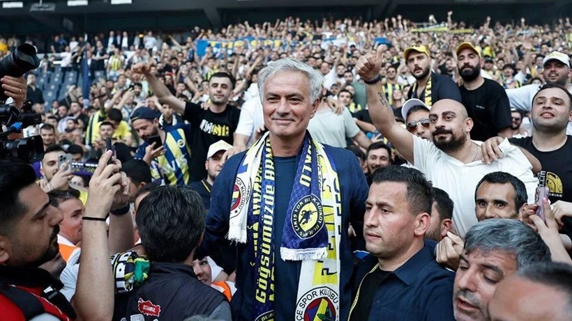 Jose Mourinho o futbolcu ile birbirine girdi; Fenerbahçe’de ortalık karıştı - Resim: 3