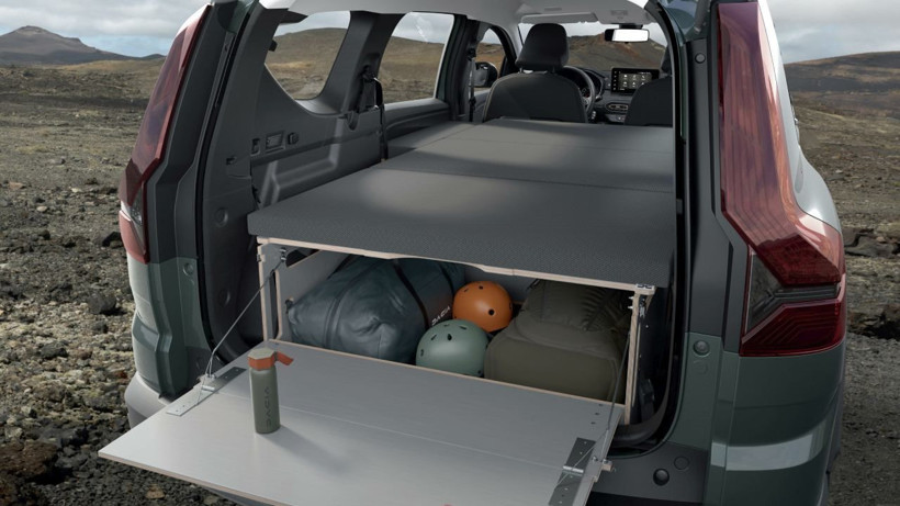 Dacia 7 kişilik SUV modelin fiyatını dibe çekti; Bu kadarını da kimse tahmin etmedi - Resim: 1