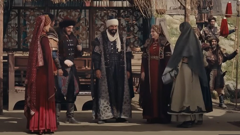 Güzel başrol Kuruluş Osman dizisine geri döndü; Burak Özçivit detayı ortalığı karıştırmıştı - Resim: 3