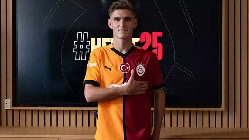 Galatasaray taraftarı gelen haberle resmen yıkıldı; Efsane isim imzayı attı - Resim: 1