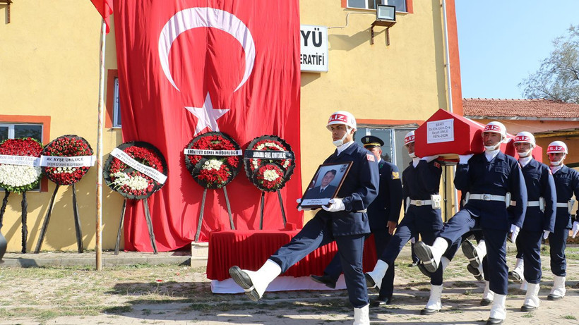 Somali şehidi Uzman Çavuş Ünlü, toprağa verildi - Resim: 2