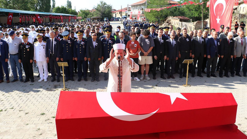 Somali şehidi Uzman Çavuş Ünlü, toprağa verildi - Resim: 4