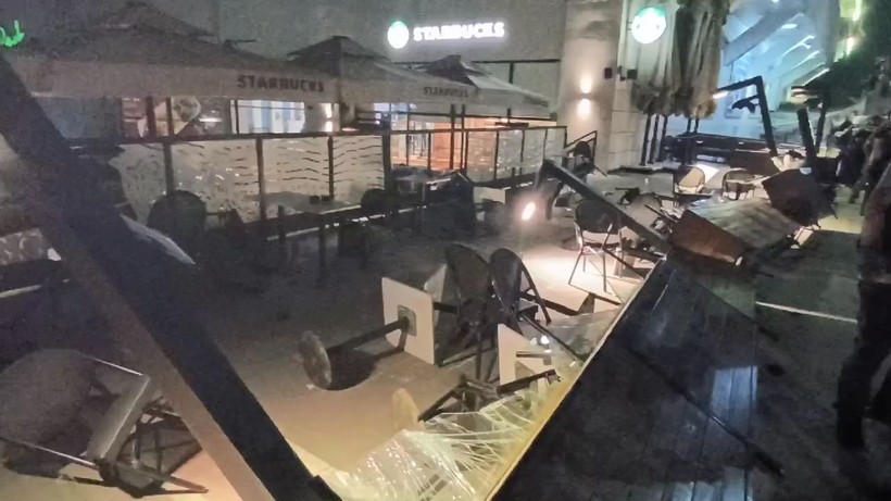 Batman'da 'Starbucks ve Burger King'e saldırı - Resim: 1